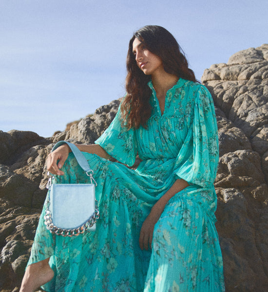 Basic Magazine, Blue leather bag Zoe California